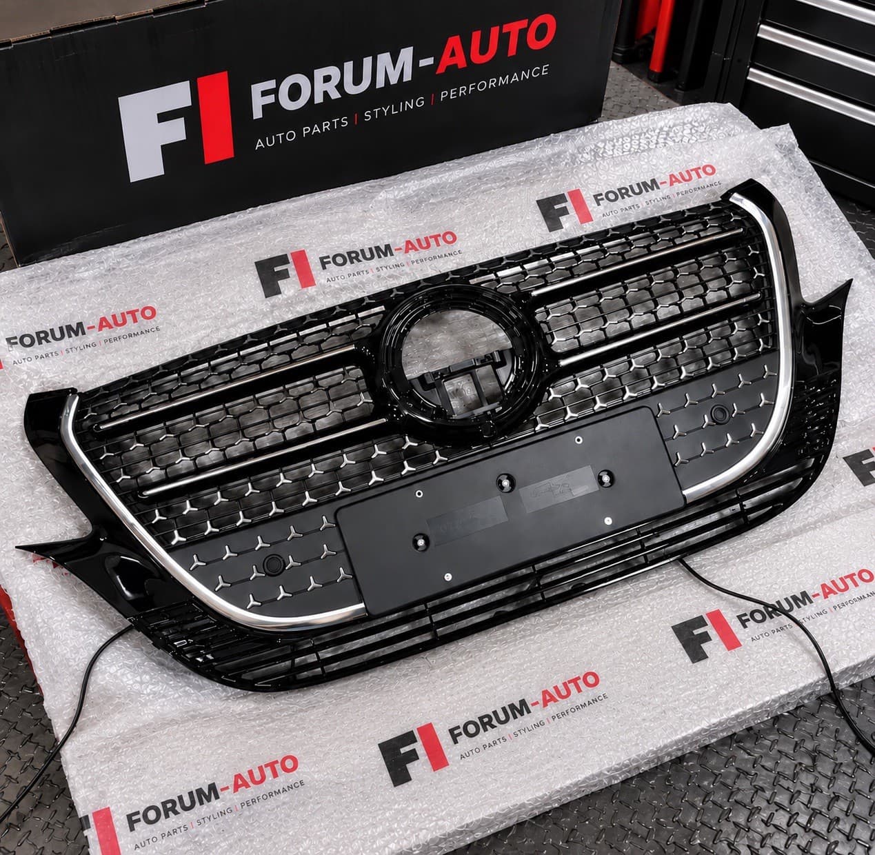Mercedes Vito V-Class W447 Diamond LED Front Grille Gloss Black Chrome — photo 1