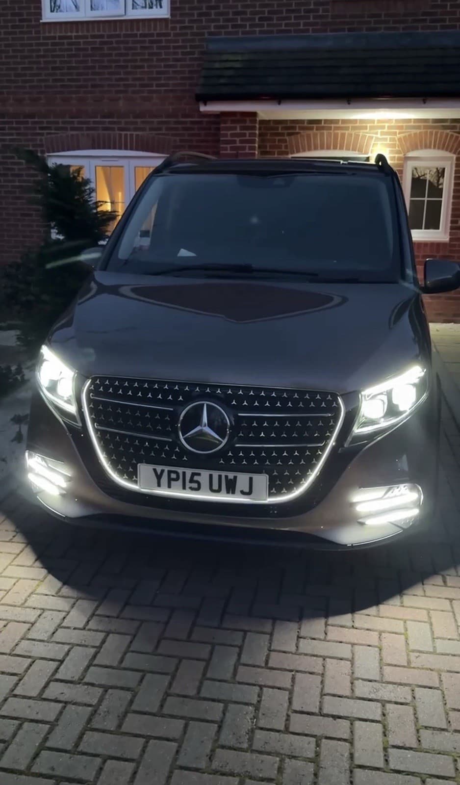 Mercedes Vito V-Class W447 AMG Front Bumper LED Light Trim Grille Set Pair — photo 1